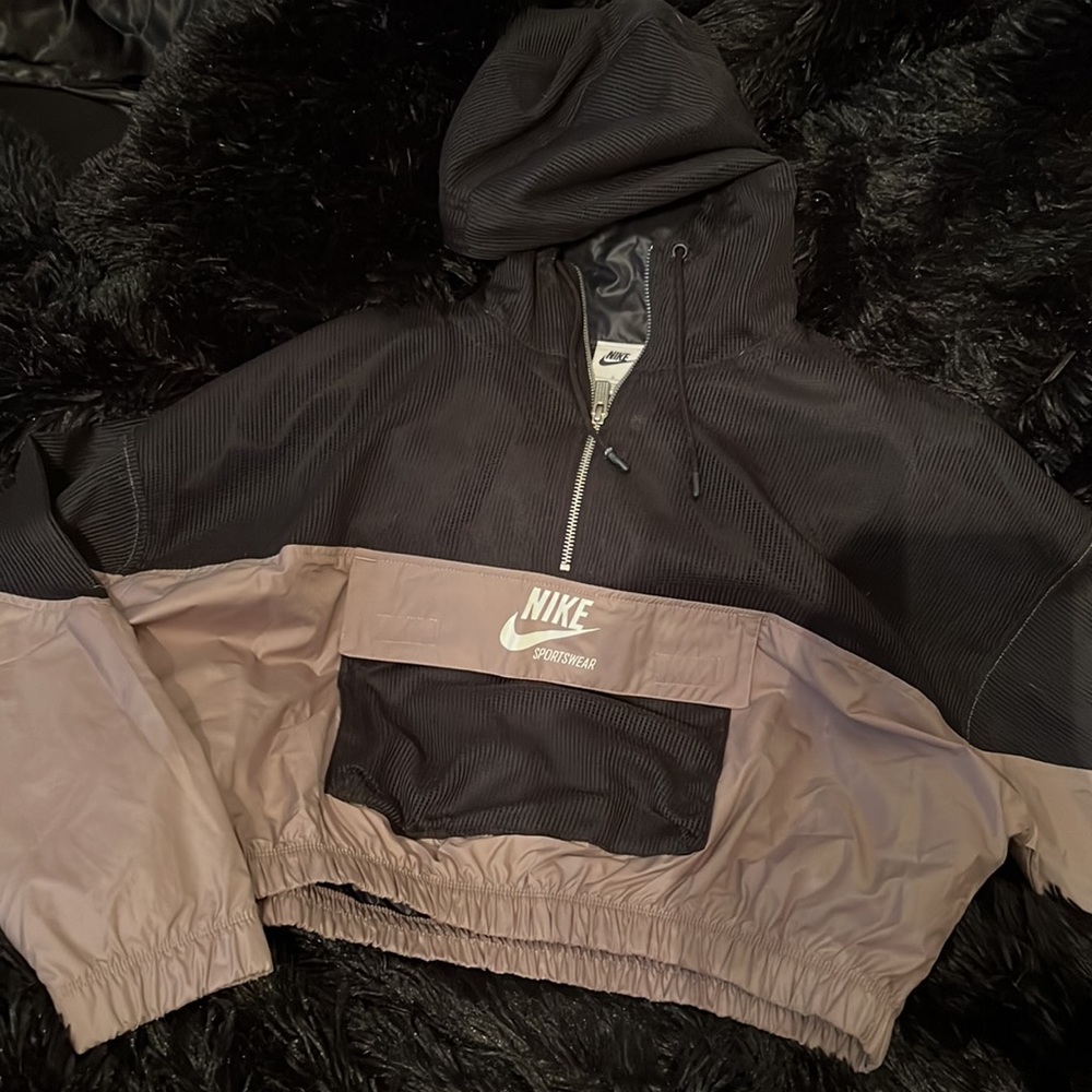Cropped Nike windbreaker